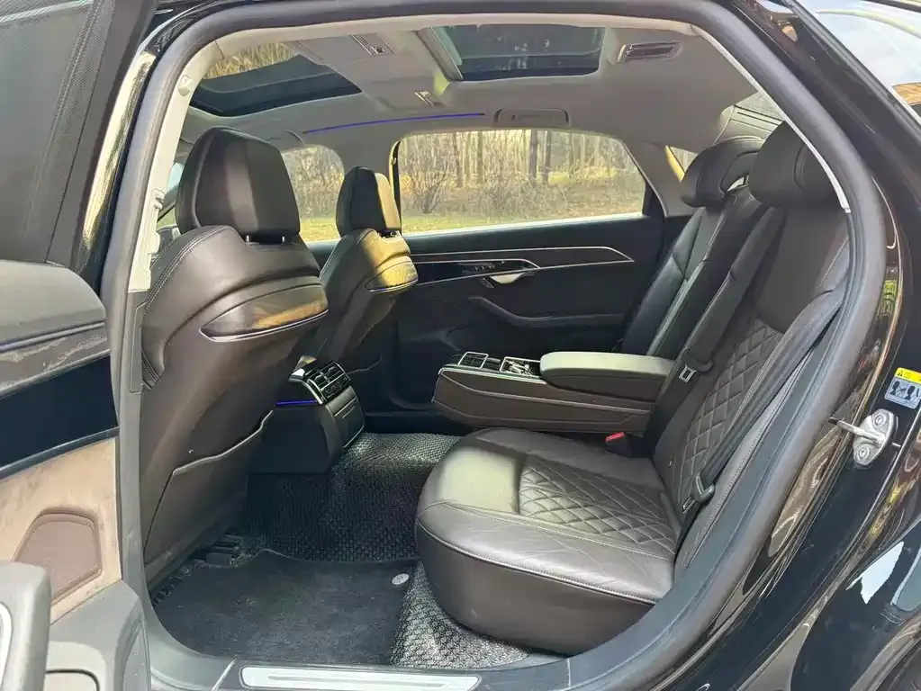 Audi A8 2022 из CN, фото 3