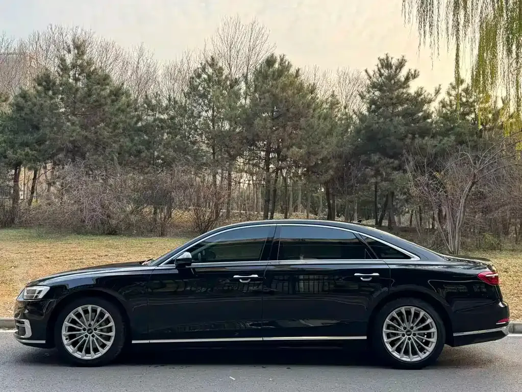 Audi A8 2022 из CN, фото 8