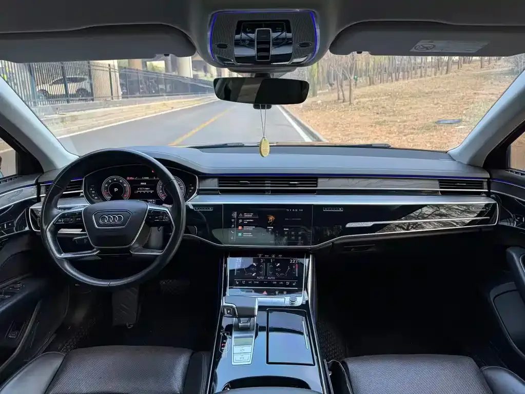 Audi A8 2022 из CN, фото 2