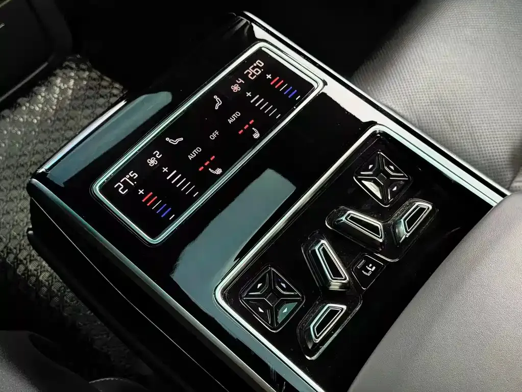 Audi A8 2022 из CN, фото 7