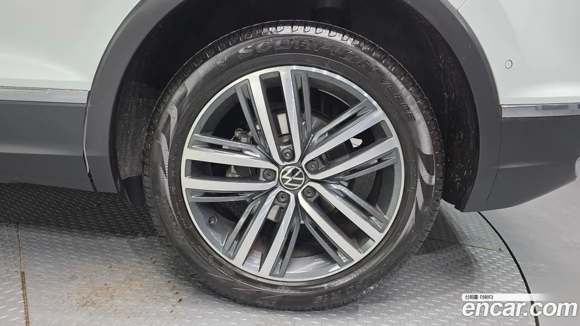 Volkswagen Tiguan — фото 8