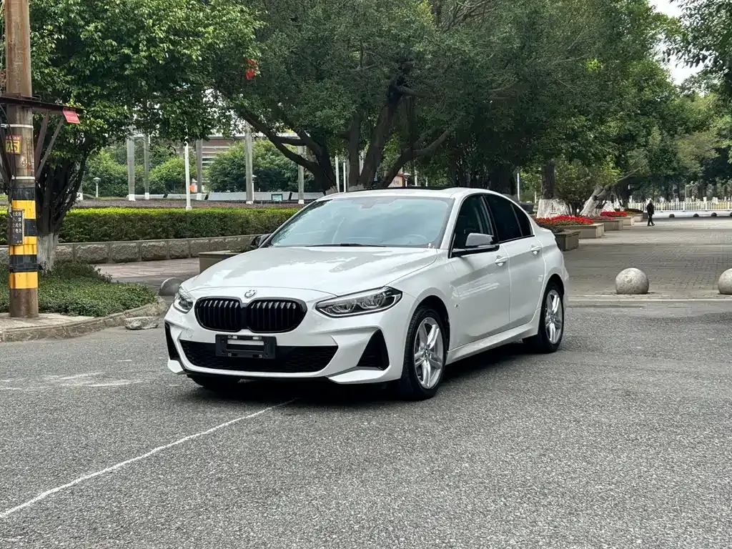 BMW 1 Series 2022 из CN, фото 1