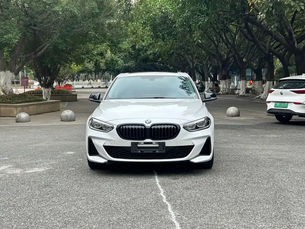 BMW 1 Series 2022 из CN, фото 2
