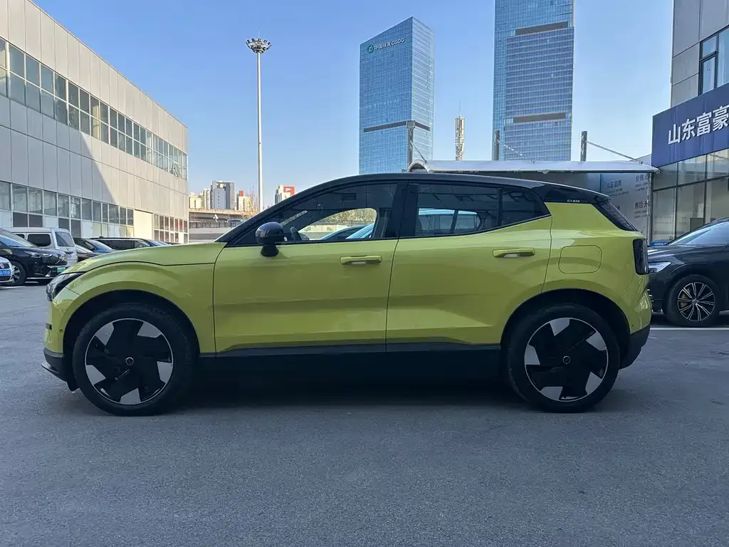 Volvo EX30 2024 из CN, фото 6