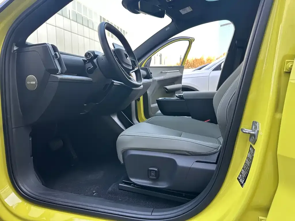 Volvo EX30 2024 из CN, фото 4