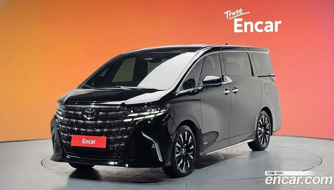 Toyota Alphard — фото 1