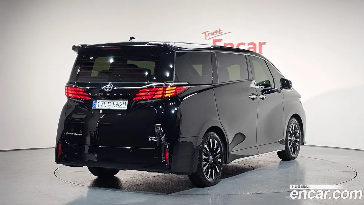 Toyota Alphard — фото 6