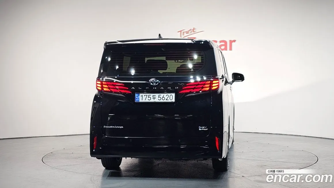Toyota Alphard — фото 2