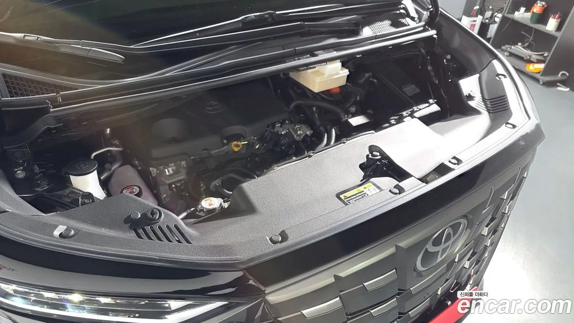 Toyota Alphard — фото 9