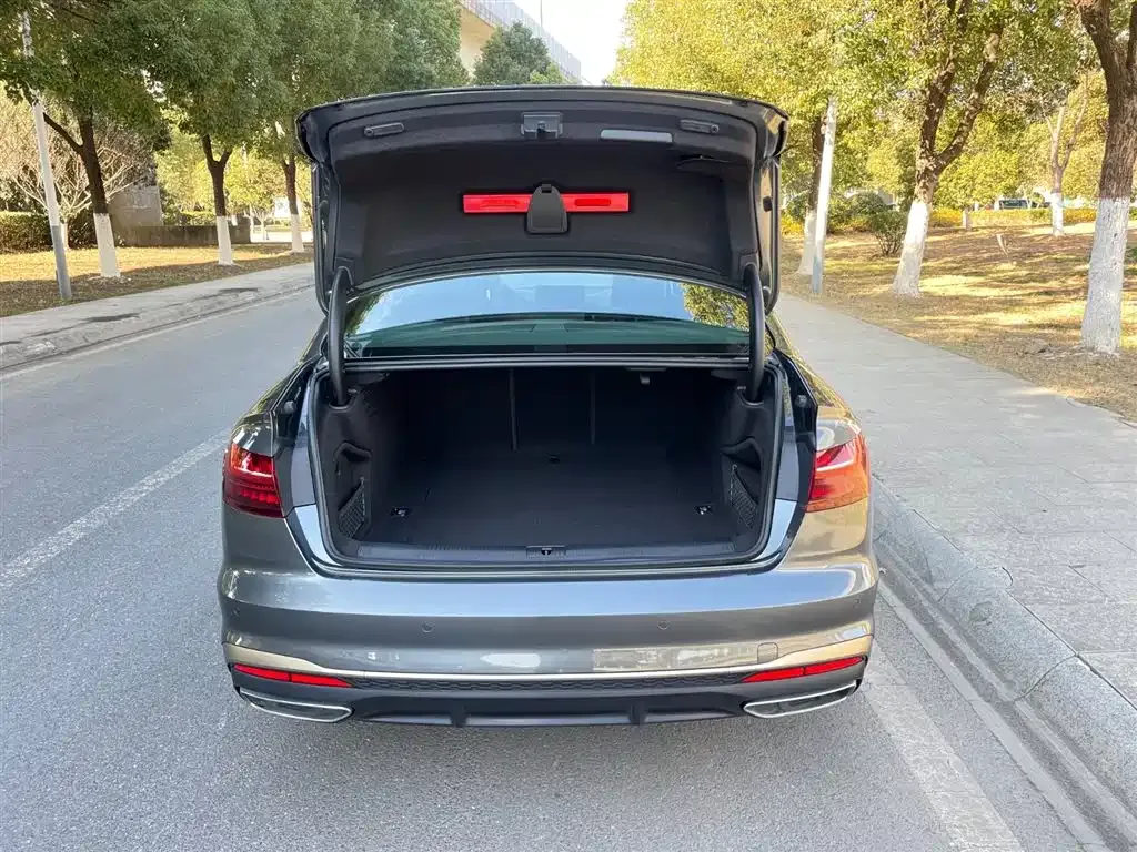Audi A4L 2024 из CN, фото 3