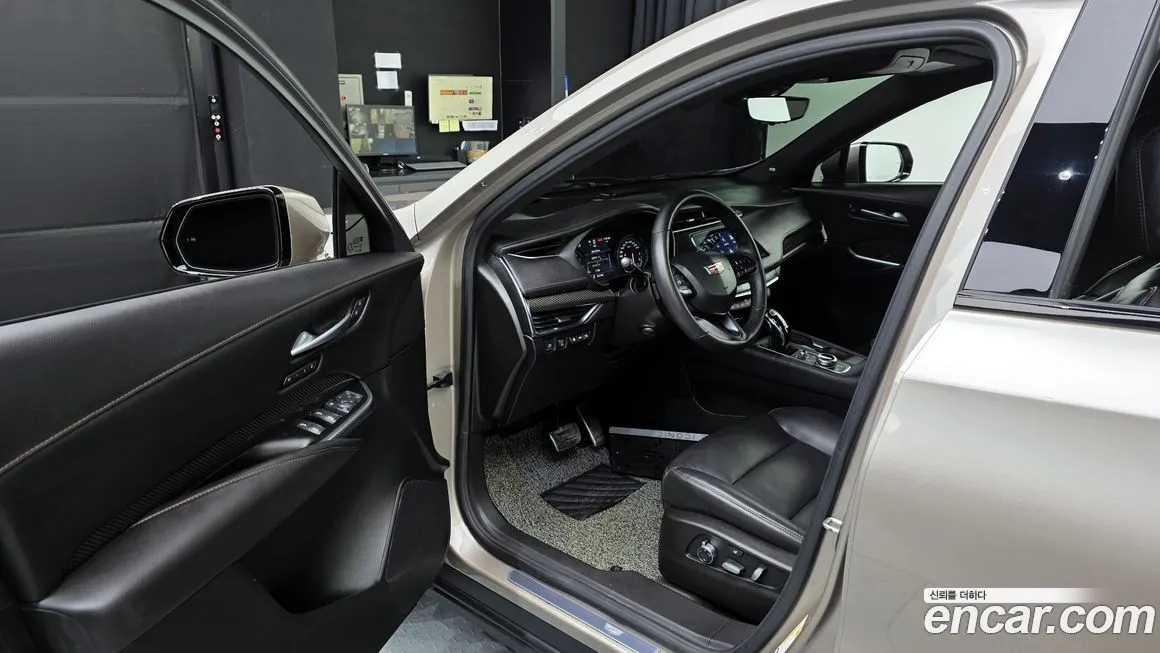 Cadillac XT4 2023 из KR, фото 8