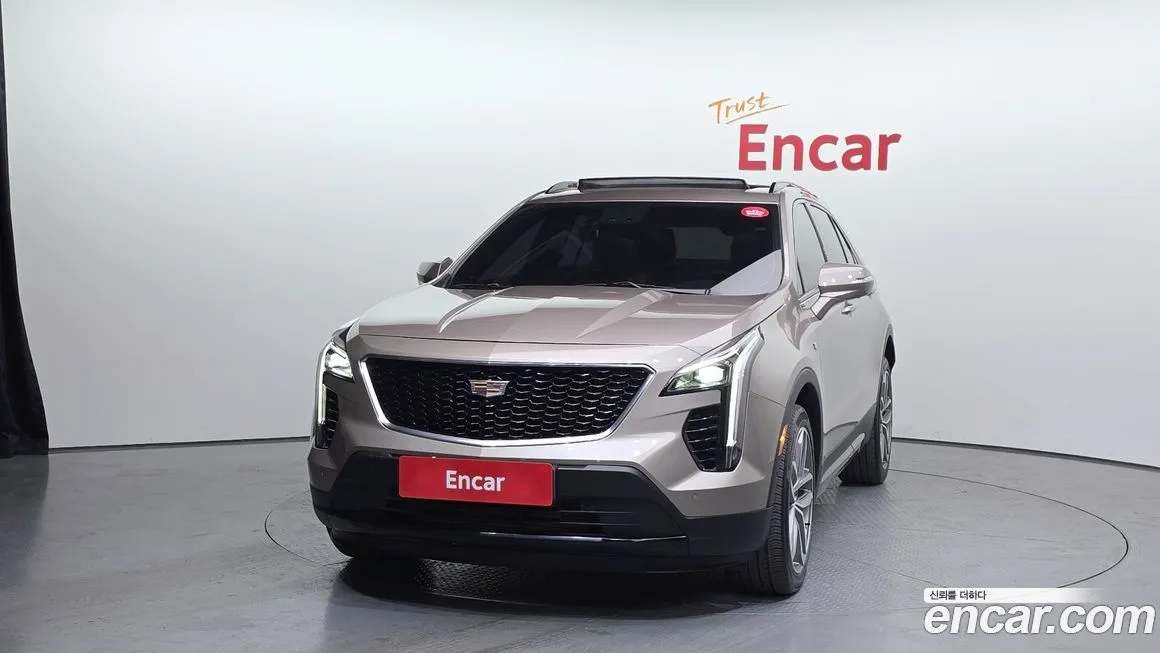 Cadillac XT4 2023 из KR, фото 2