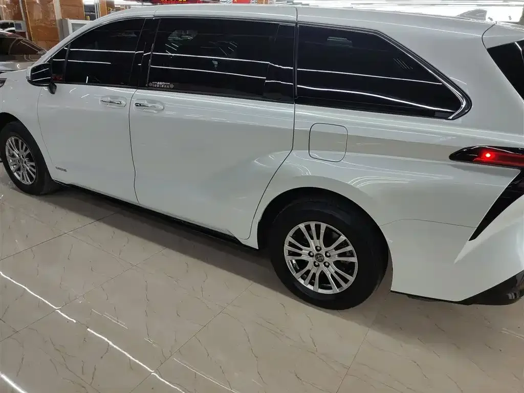 Toyota Sienna 2022 из CN, фото 6