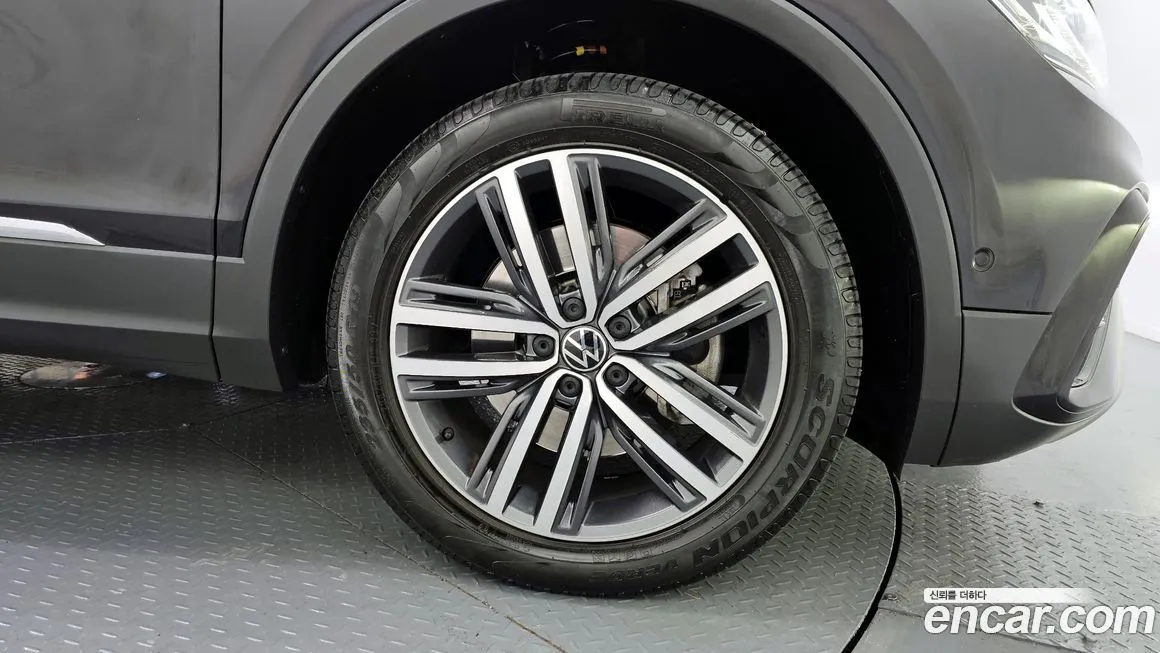 Volkswagen Tiguan — фото 6