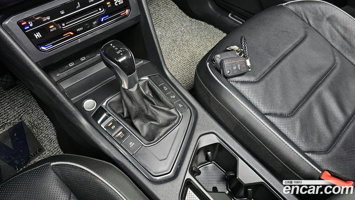 Volkswagen Tiguan — фото 10