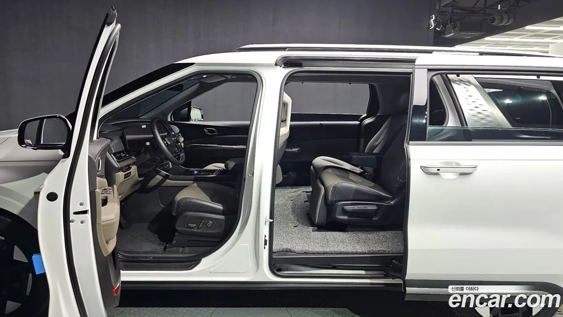 Kia Carnival — фото 10