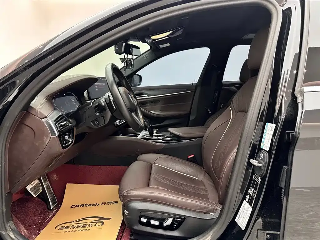 BMW 5 Series 2023 из CN, фото 8