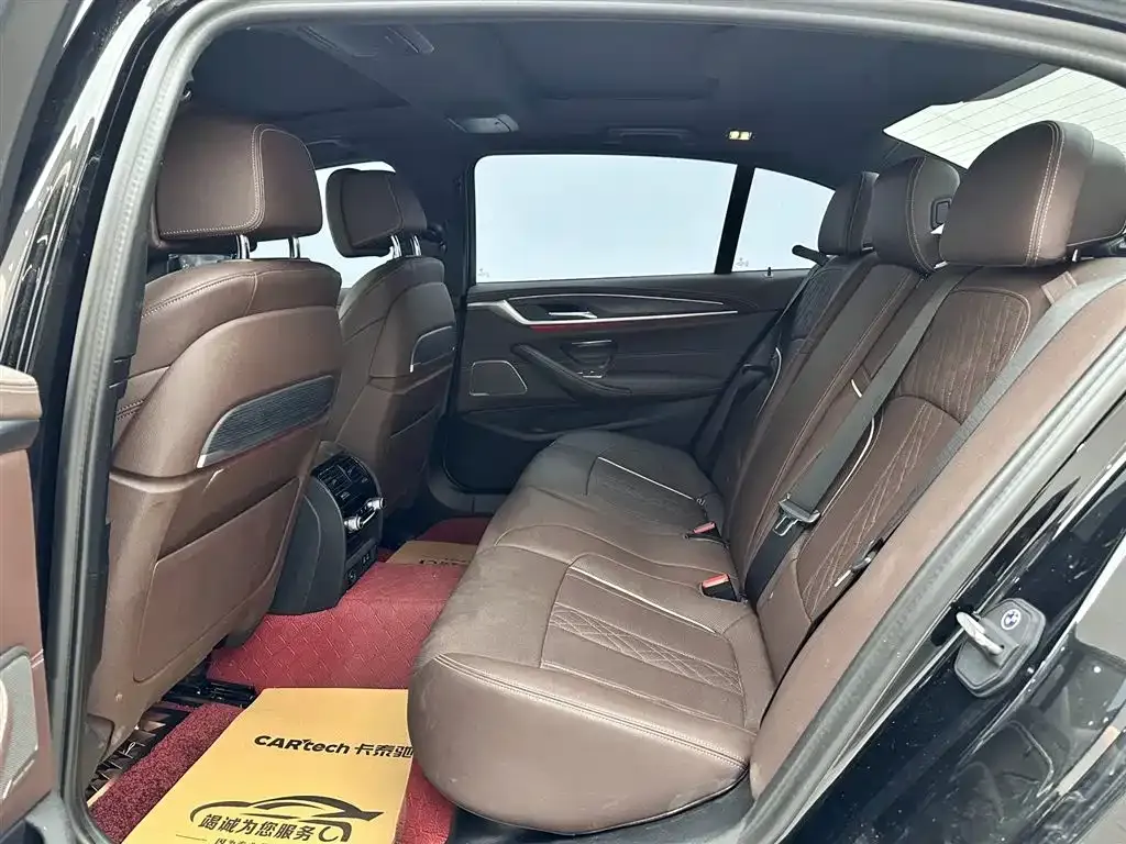 BMW 5 Series 2023 из CN, фото 10