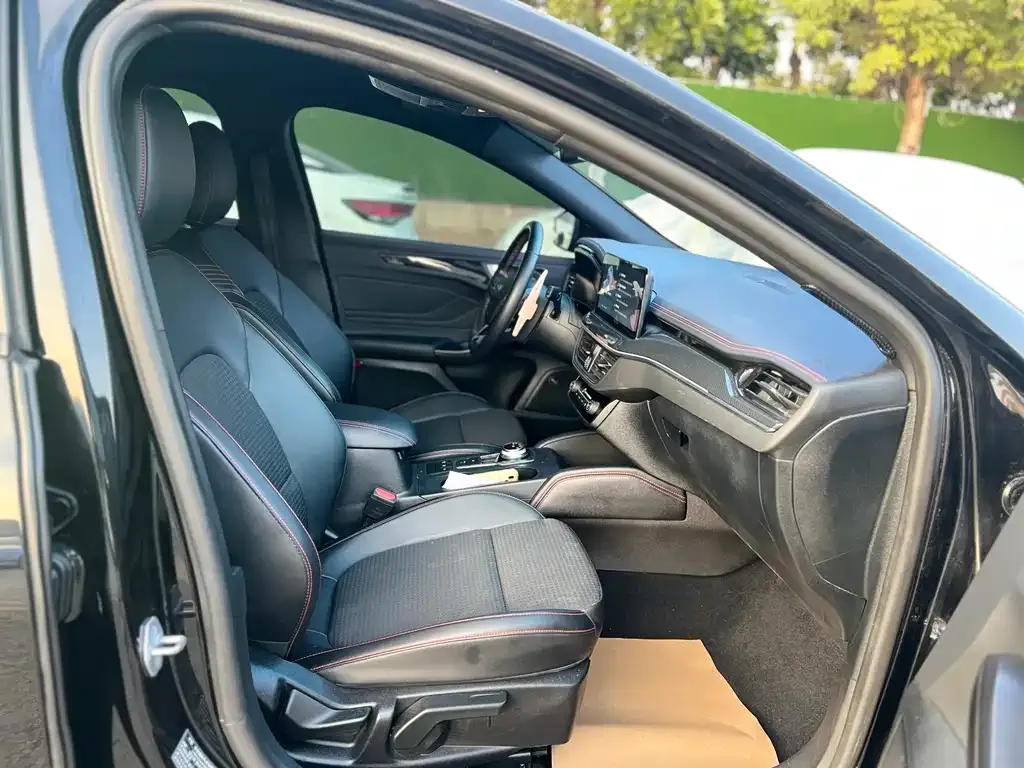 Ford Focus 2021 из CN, фото 6