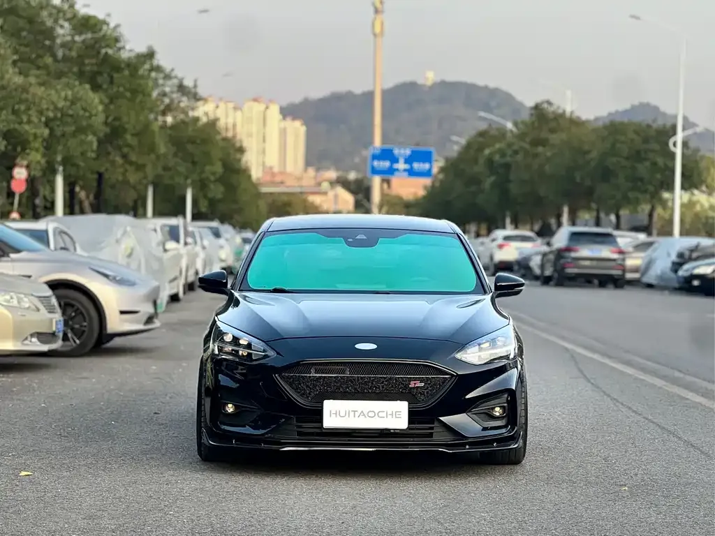 Ford Focus 2021 из CN, фото 3