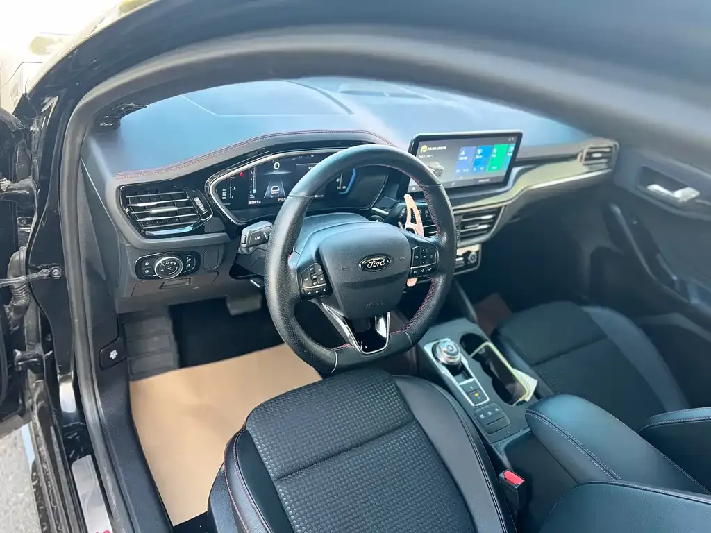 Ford Focus 2021 из CN, фото 5