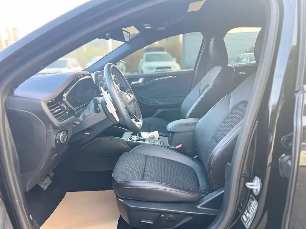 Ford Focus 2021 из CN, фото 7