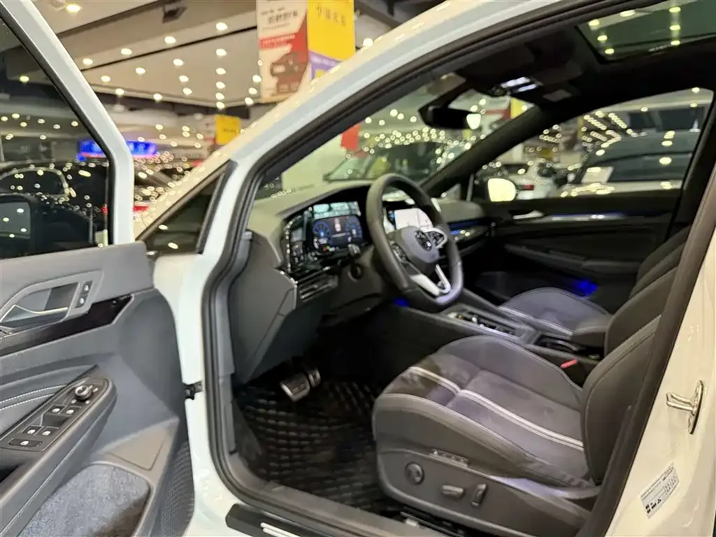 Volkswagen Golf 2024 из CN, фото 8