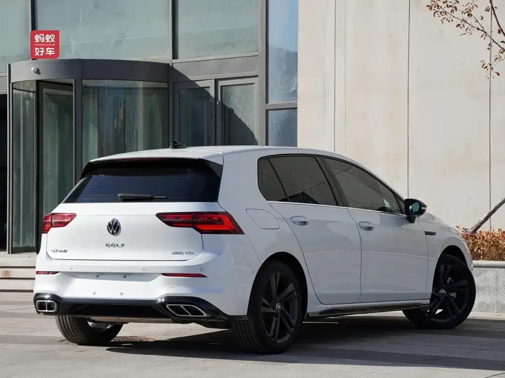 Volkswagen Golf 2024 из CN, фото 6