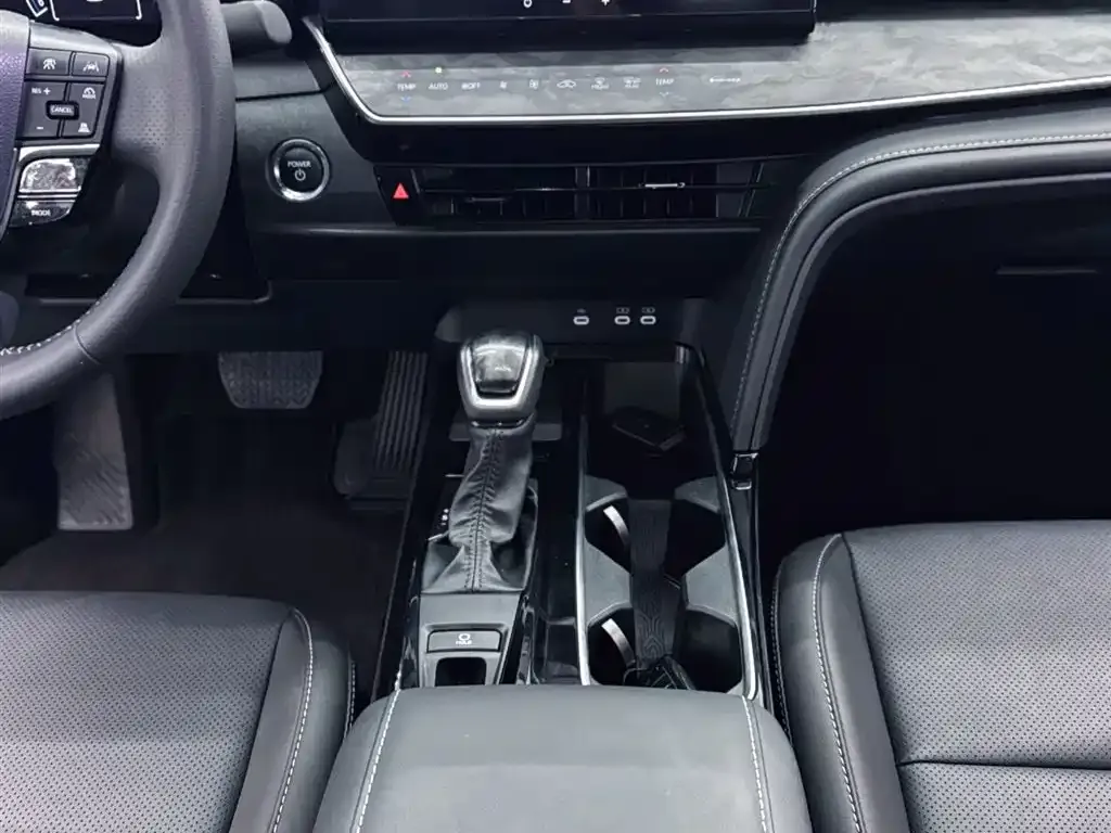 Toyota Camry 2024 из CN, фото 5