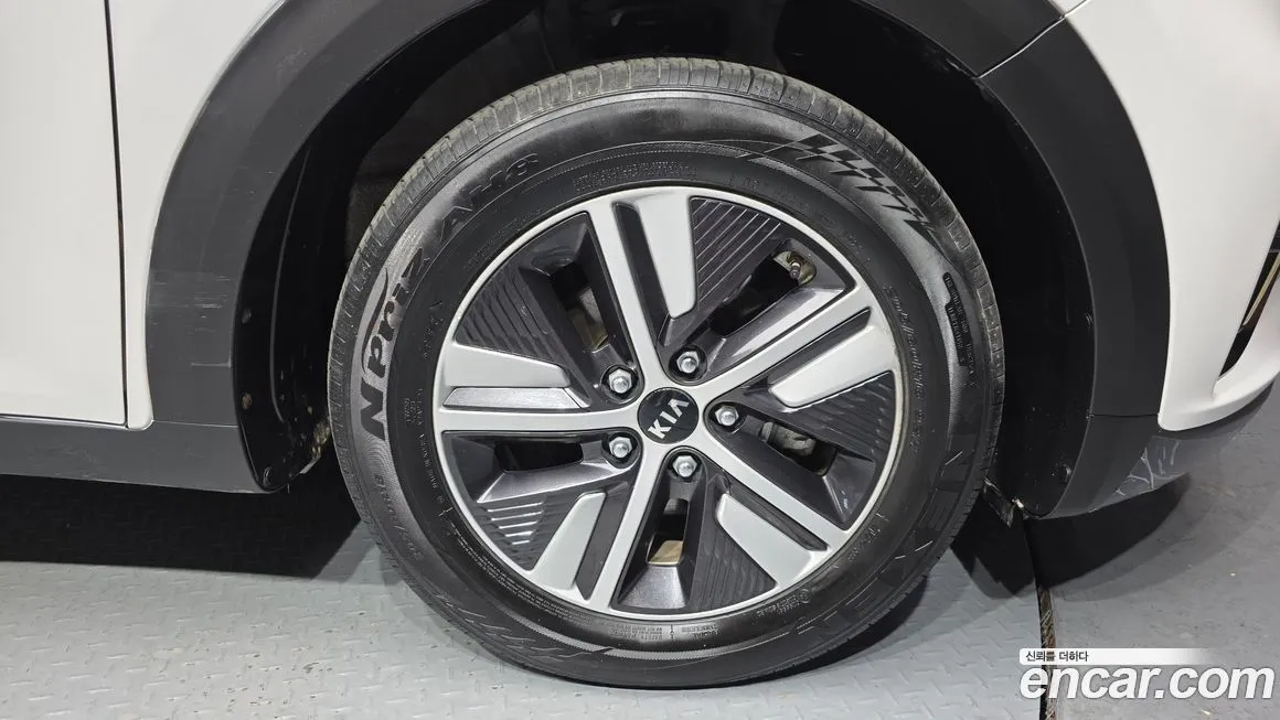 Kia Niro — фото 10