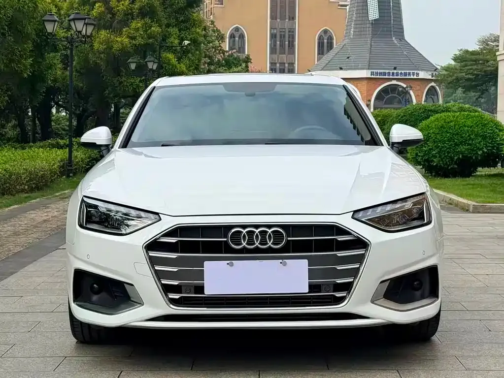 Audi A4L 2021 из CN, фото 2