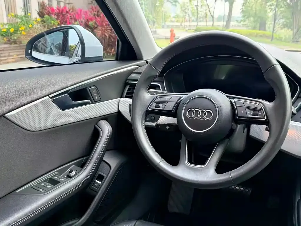 Audi A4L 2021 из CN, фото 9