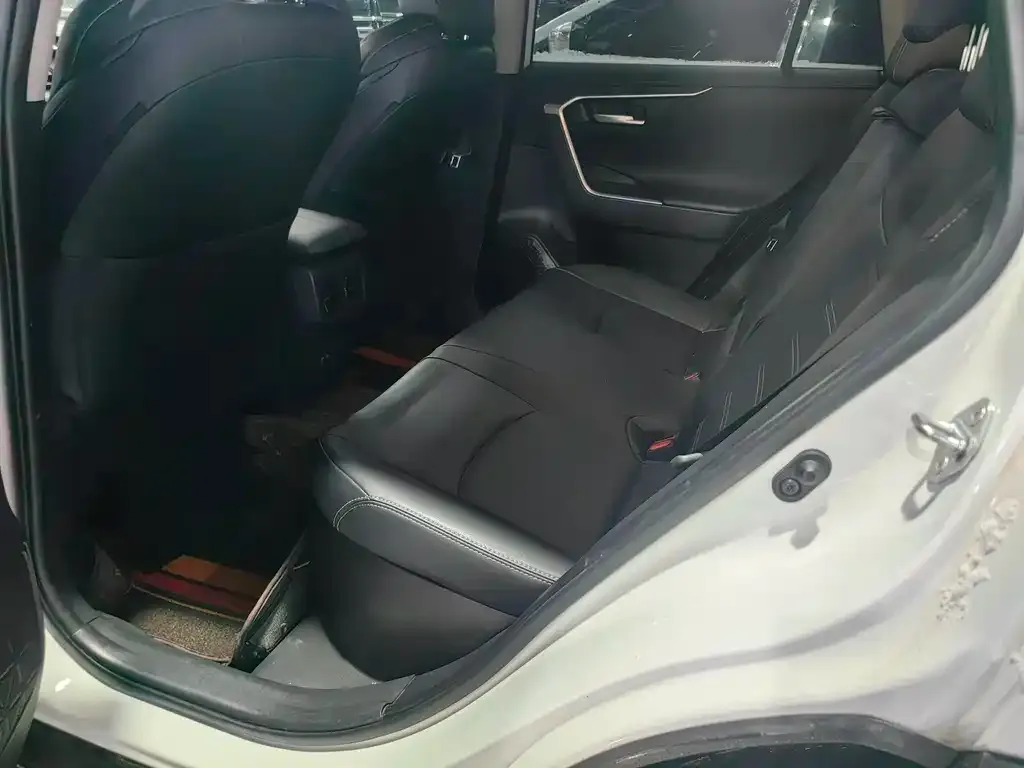 Toyota Wildlander 2023 из CN, фото 8