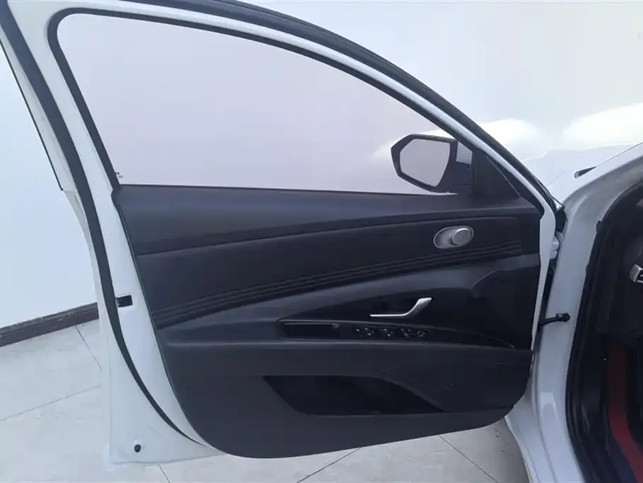 Hyundai Elantra 2023 из CN, фото 7