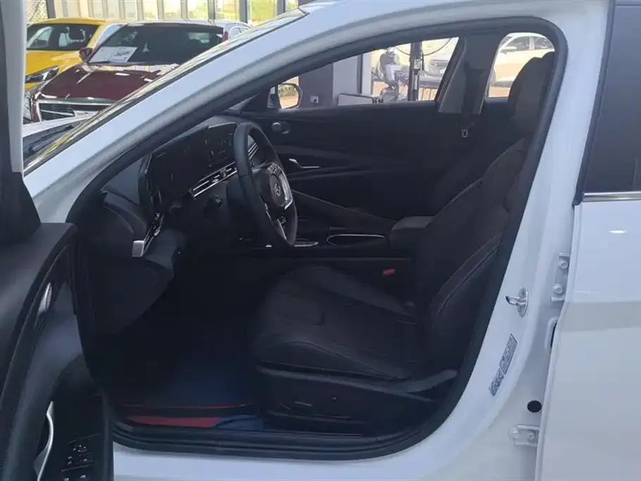 Hyundai Elantra 2023 из CN, фото 9