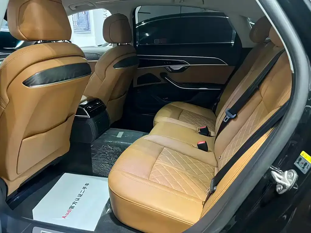 Audi A8 2023 из CN, фото 3