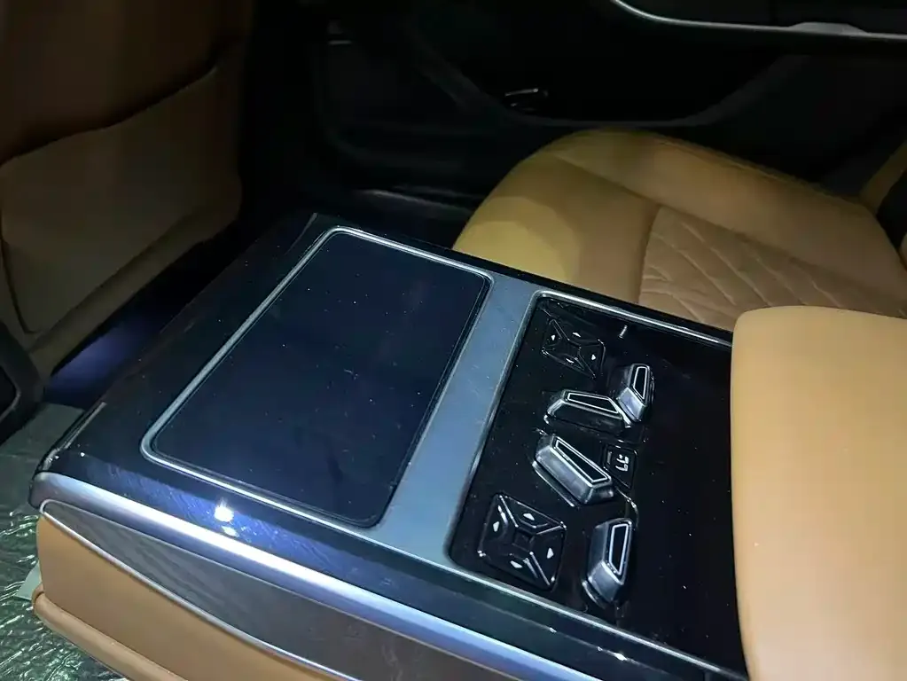 Audi A8 2023 из CN, фото 2