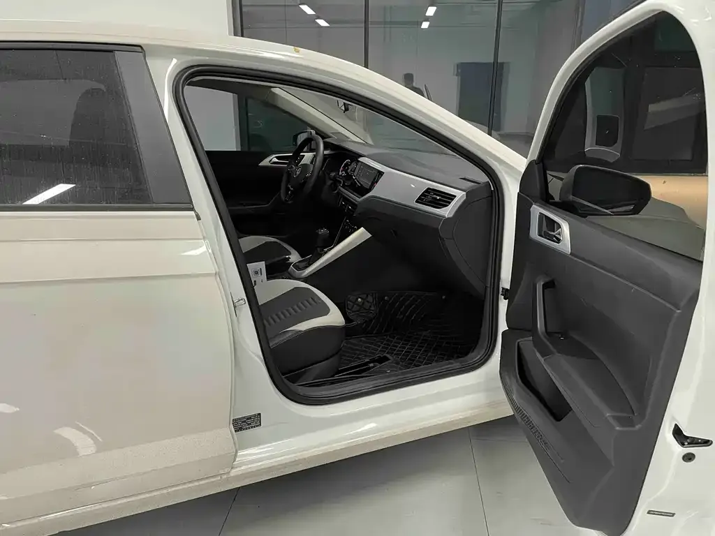 Volkswagen Polo 2021 из CN, фото 9