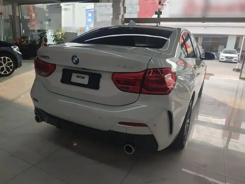 BMW 1 Series 2023 из CN, фото 7
