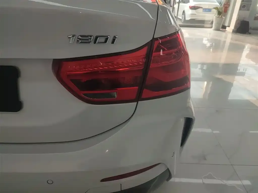BMW 1 Series 2023 из CN, фото 8