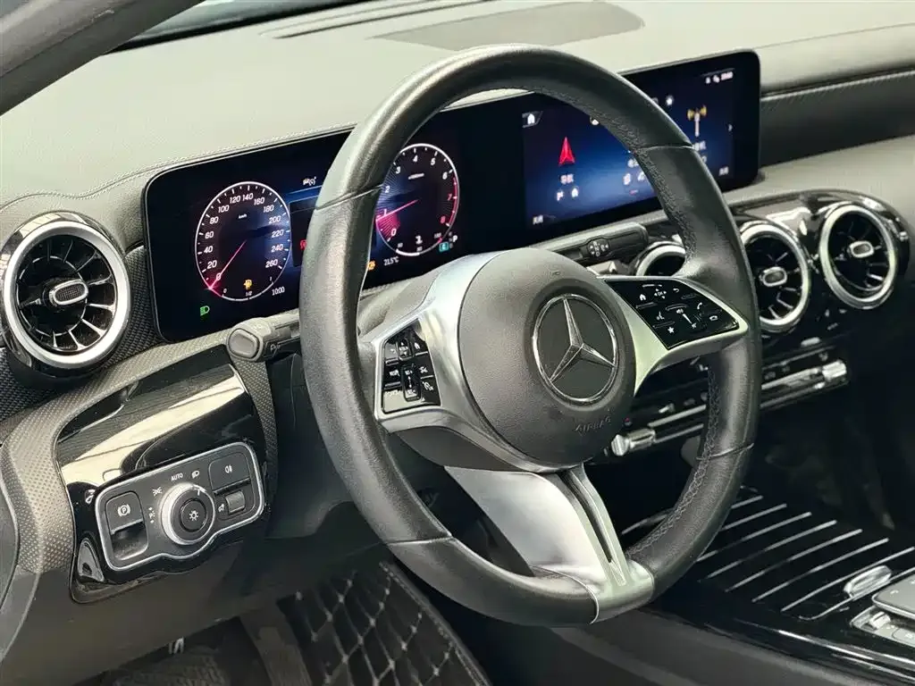 Mercedes-Benz A-Class 2023 из CN, фото 7