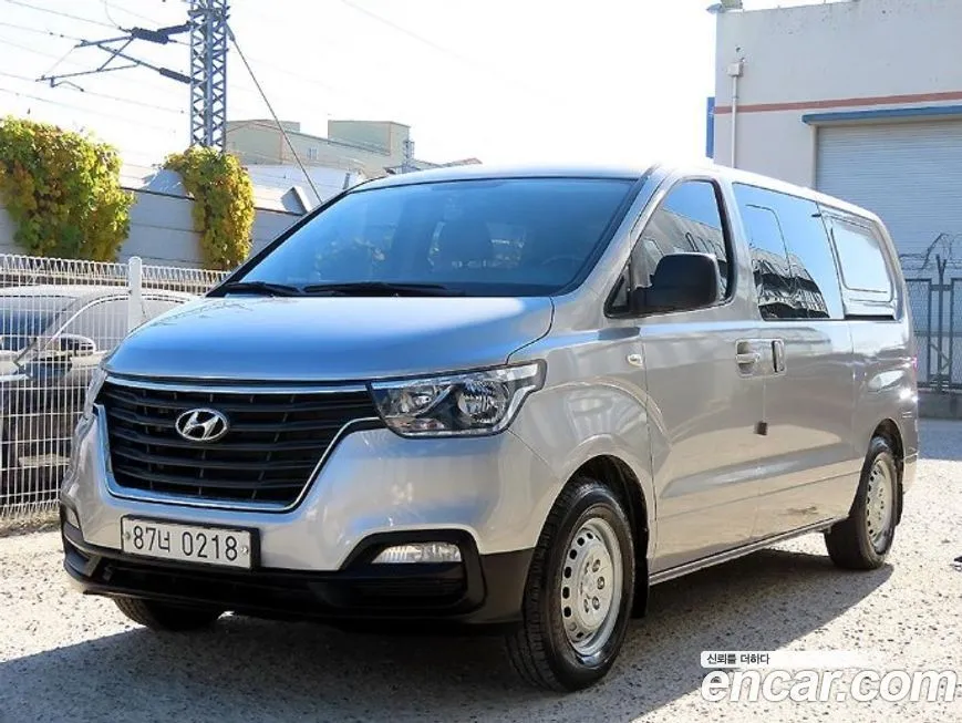 Hyundai Starex