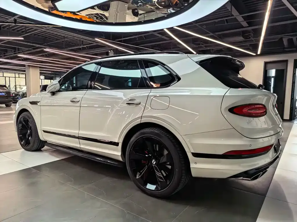 Bentley Bentayga PHEV — фото 4
