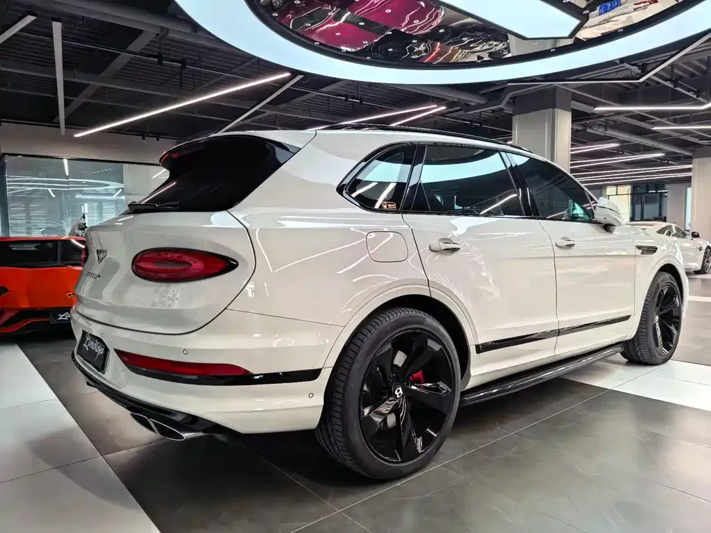 Bentley Bentayga PHEV — фото 6