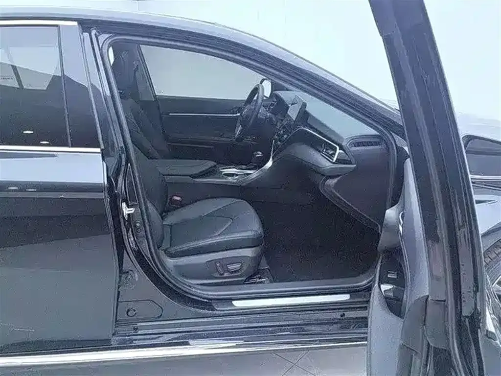 Toyota Camry 2023 из CN, фото 7