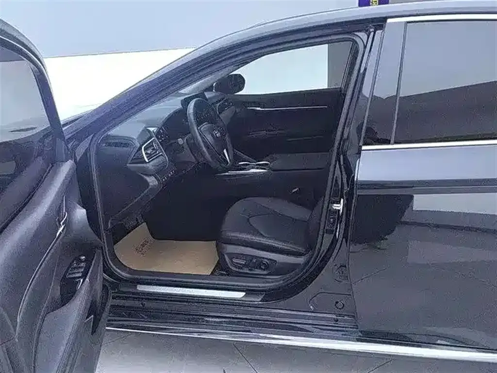 Toyota Camry 2023 из CN, фото 8