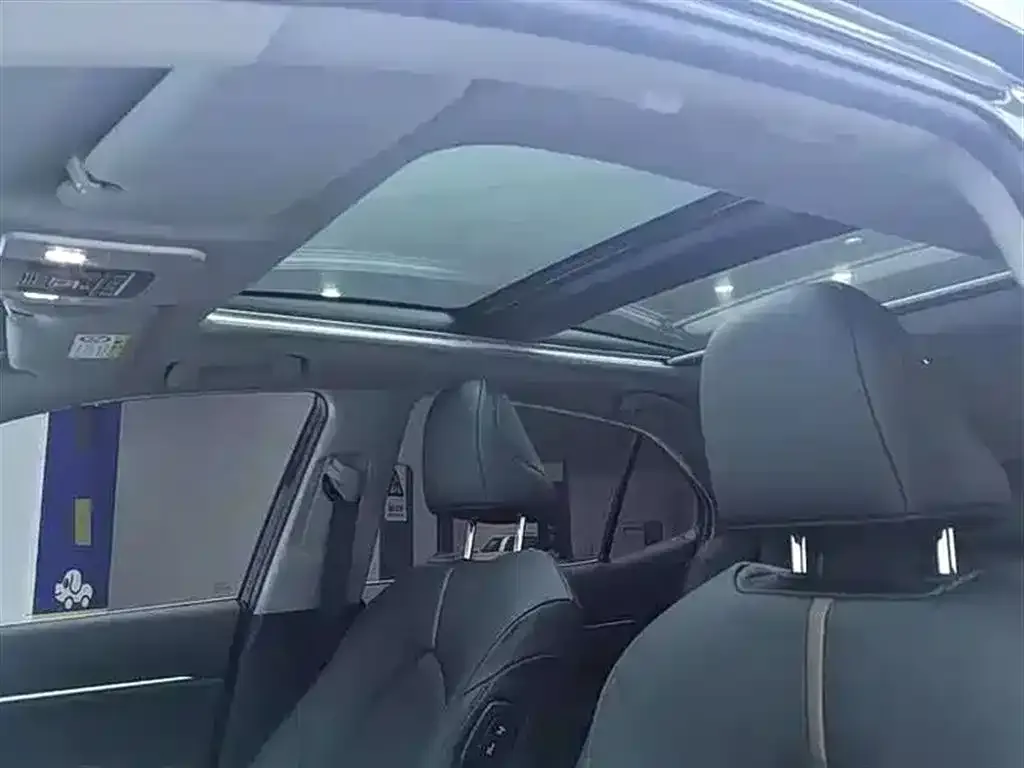 Toyota Camry 2023 из CN, фото 2