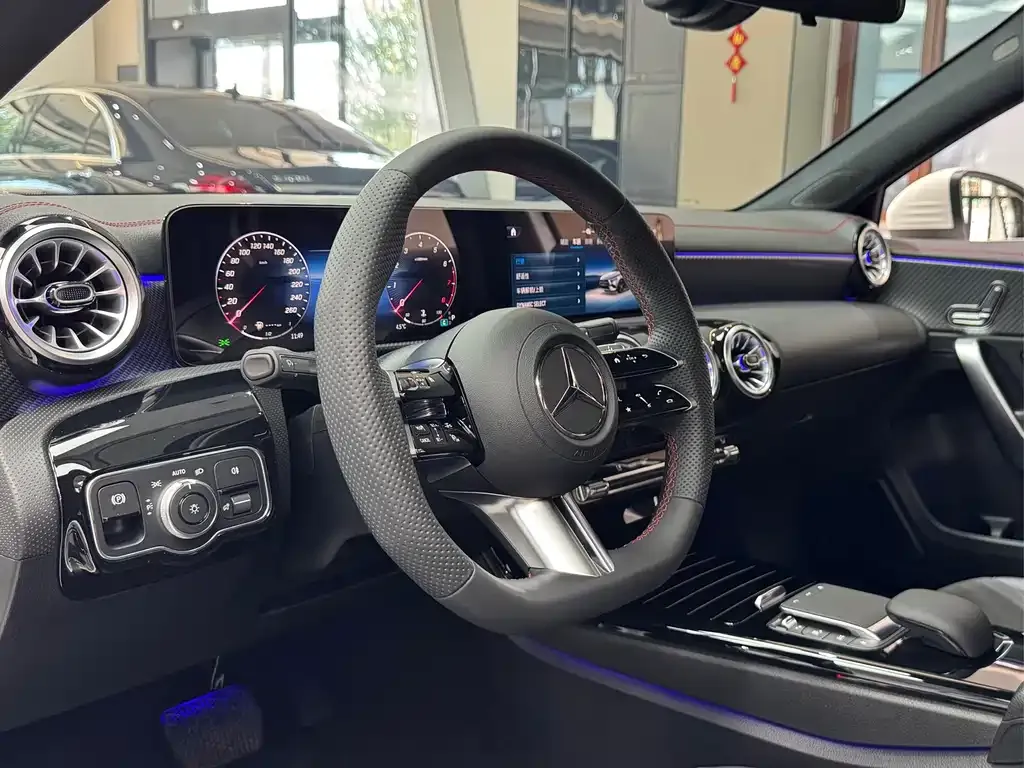 Mercedes-Benz A-Class 2024 из CN, фото 7