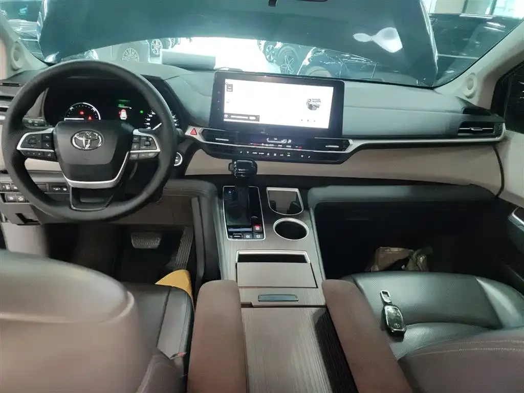 Toyota Sienna 2023 из CN, фото 2