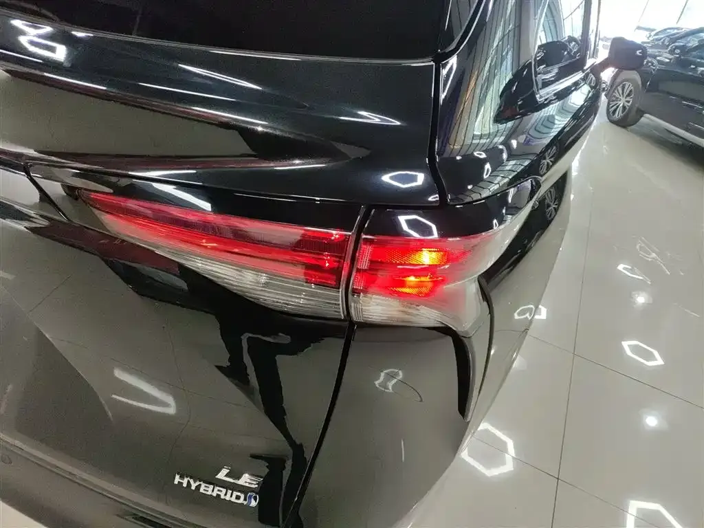 Toyota Sienna 2023 из CN, фото 5